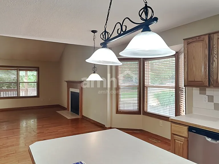 5650 Winsor Woods Dr — Photo 6