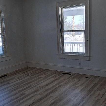 4th image of 307 South Spring