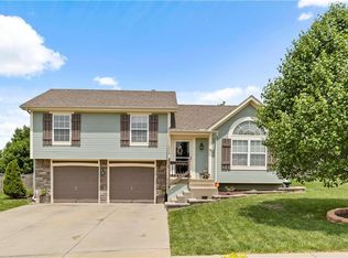 1114 Carlisle Dr, Raymore, MO 64083