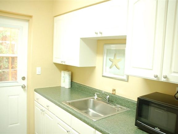 3rd image of 413 SE Hibiscus Avenue