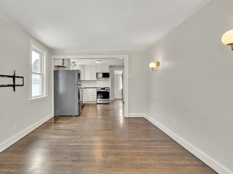 19 Fairview Ave #B — Photo 7