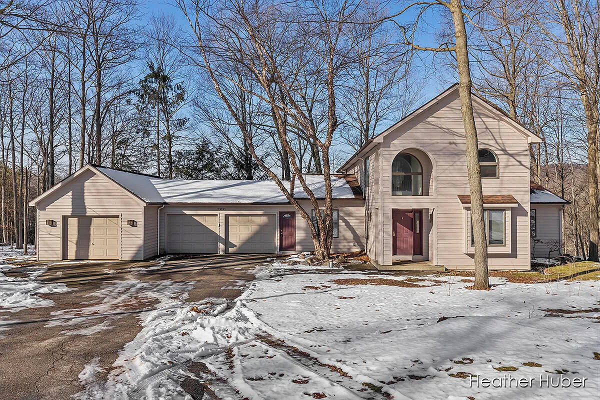 7365 Childsdale Ave NE photo 1