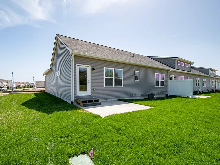 10 Percy Dr #1 — Photo 14