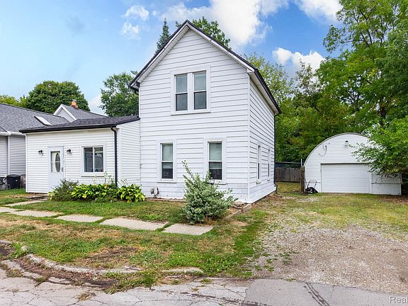 2nd image of 172 Higgins St