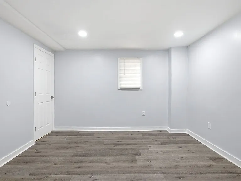 2336 Clifton Ave — Photo 18