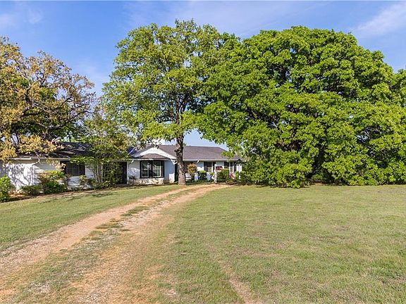 3rd image of 7601 Meadowbrook Dr