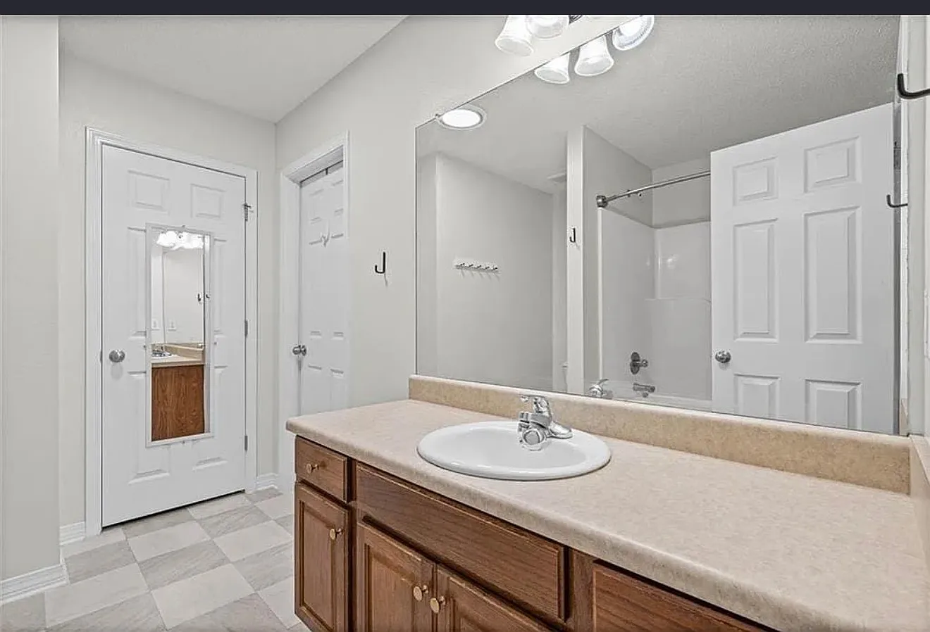 3 bed, 1590 sqft, $1,800 — Photo 4