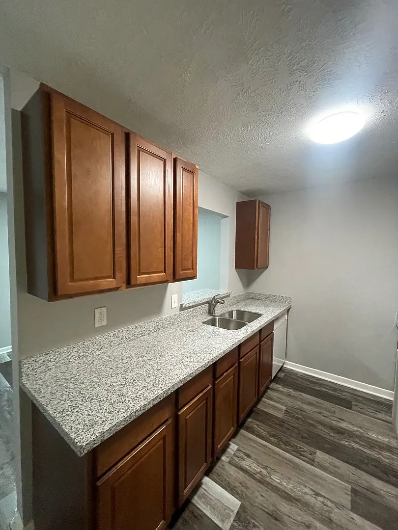 Unit Photo - 1917 Pine Tree Dr #A