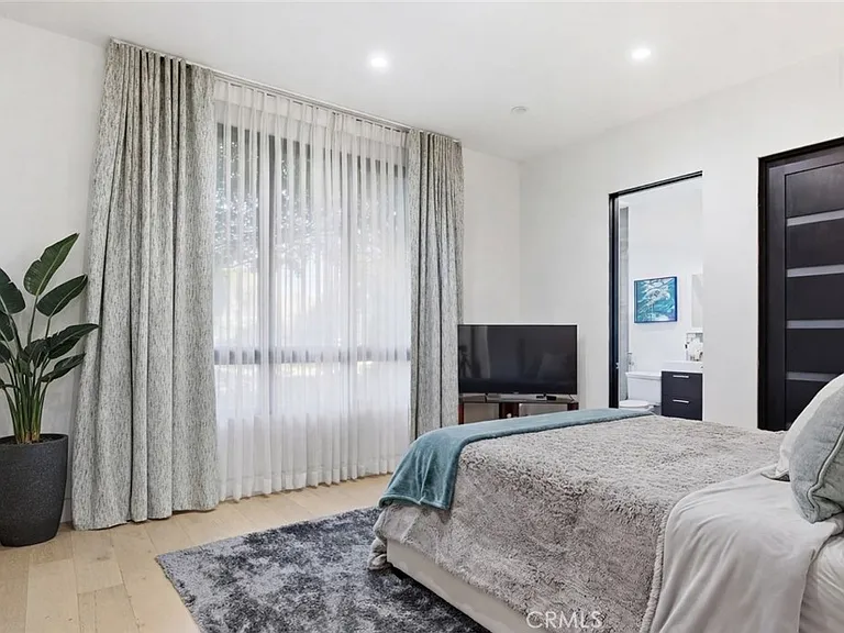 4545 Stern Ave — Photo 32