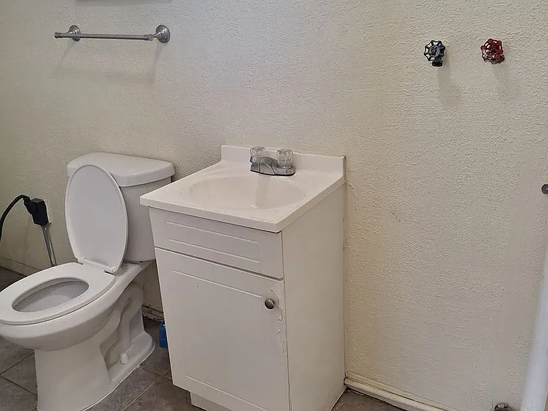 706 Mary St — Photo 12
