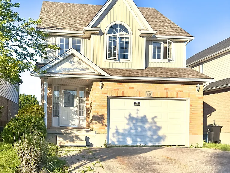908 Copper Leaf Cres — Photo 2