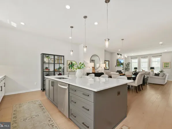43909 Evelyn Path Ter, Ashburn, VA 20147