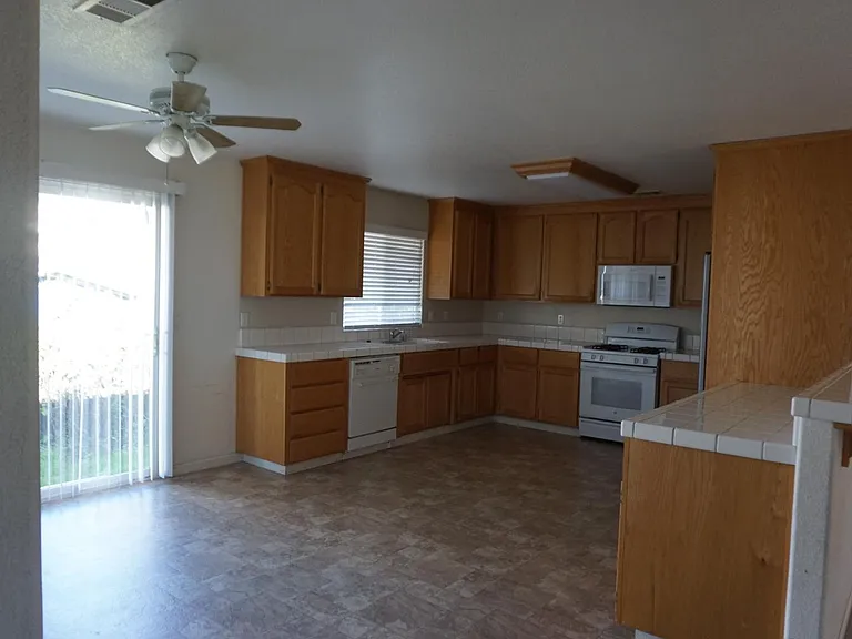 1914 S Sinclair Ave — Photo 11