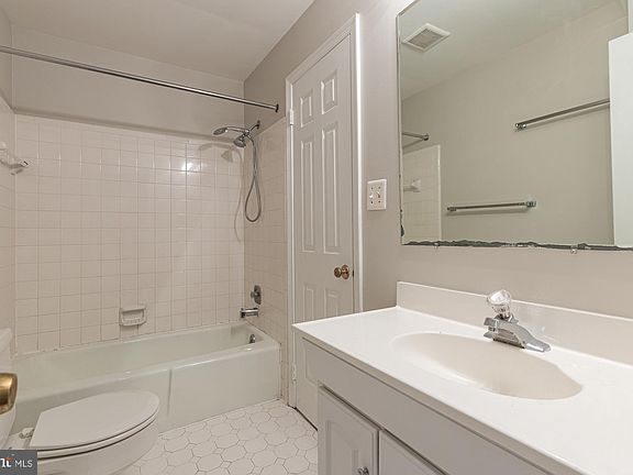 5th image of 1204 N Wayne St Unit C