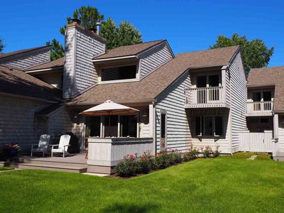 1051 Beach Rd, Harbor Springs, MI, 49740