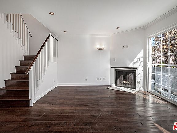 4th image of 15002 Magnolia Blvd APT 4