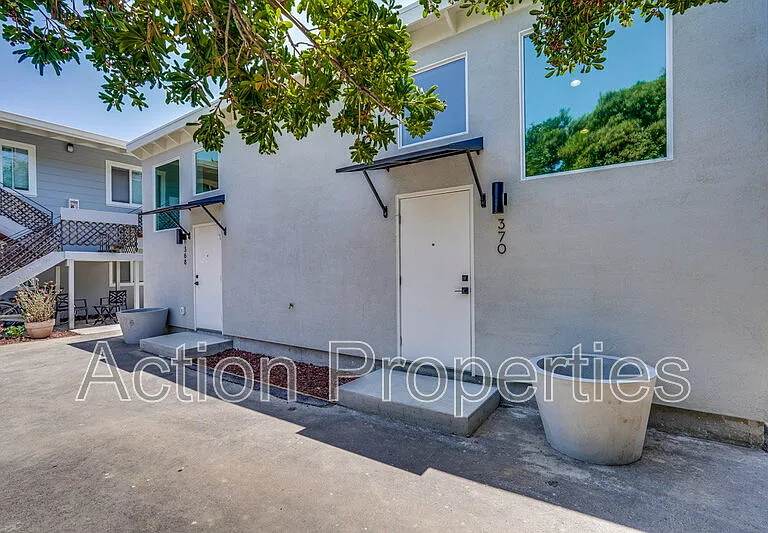 370 Camille Ct — Photo 1