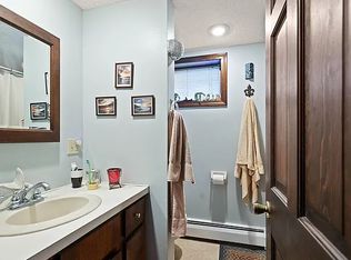 5 Herbert St APT 2, Salem, MA 01970