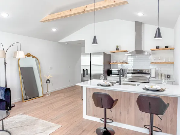 179 Hidden Lake Dr, Chesnee, SC 29323