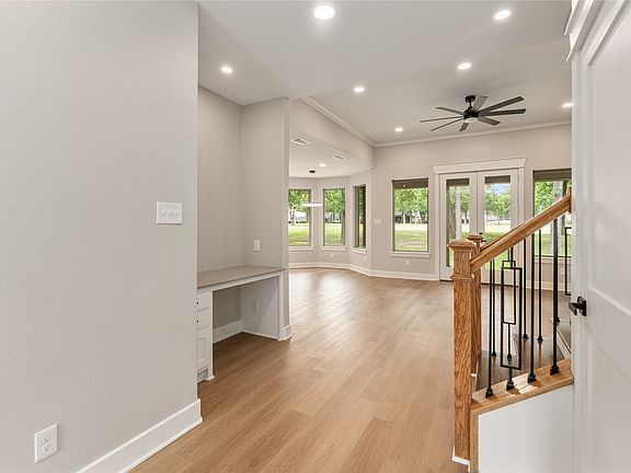 4th image of 375 Saint Andrews Dr