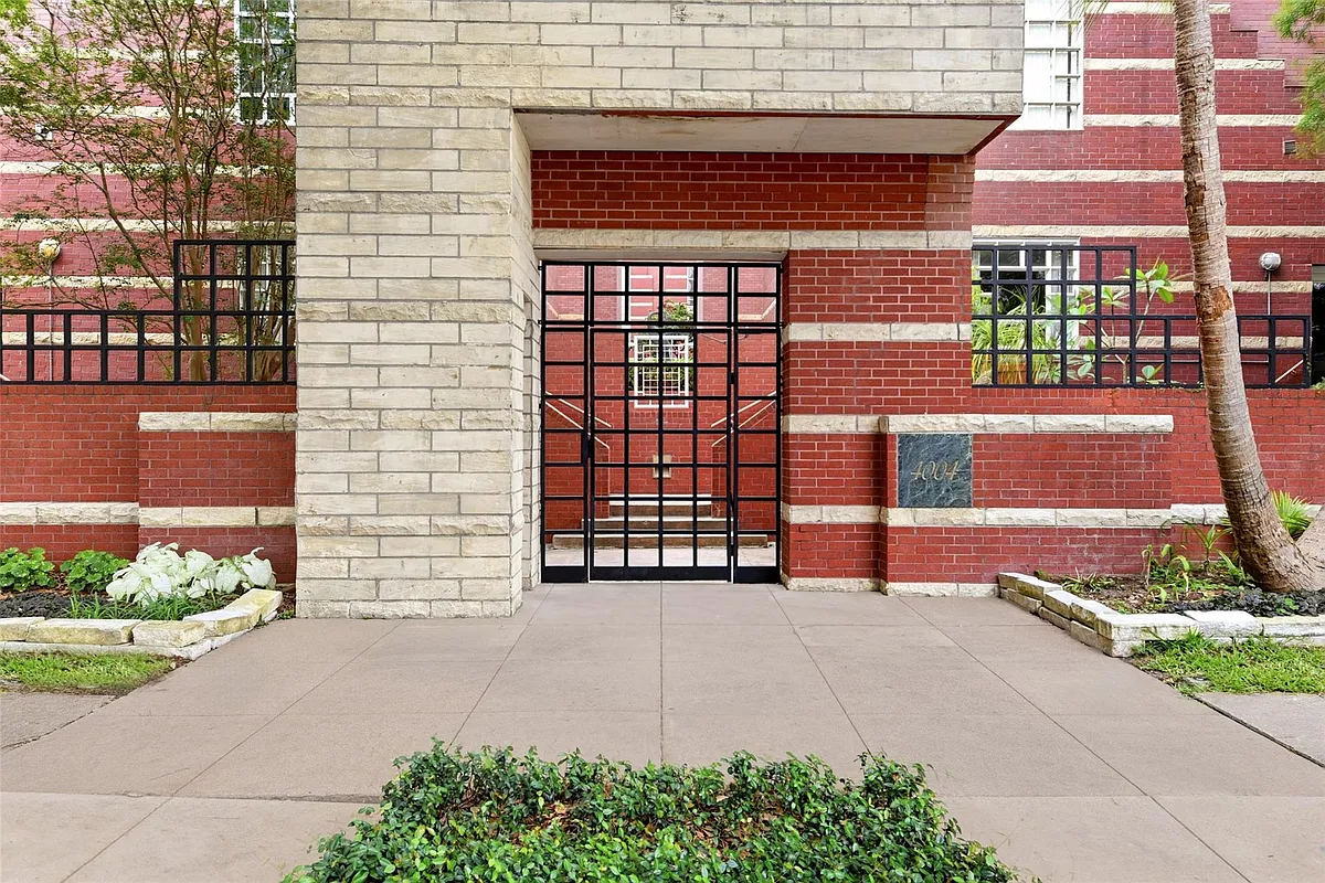 Building Photo - 4004 Montrose Blvd #43