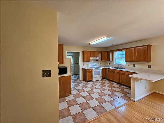 3rd image of 17168 Chestnut Ln