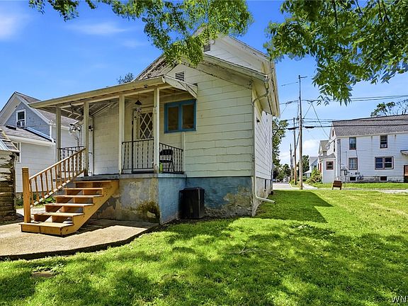 4th image of 18 Columbia Ave