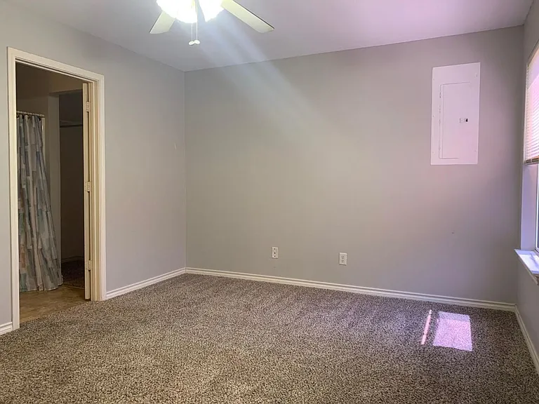 1602 W Elm St — Photo 12