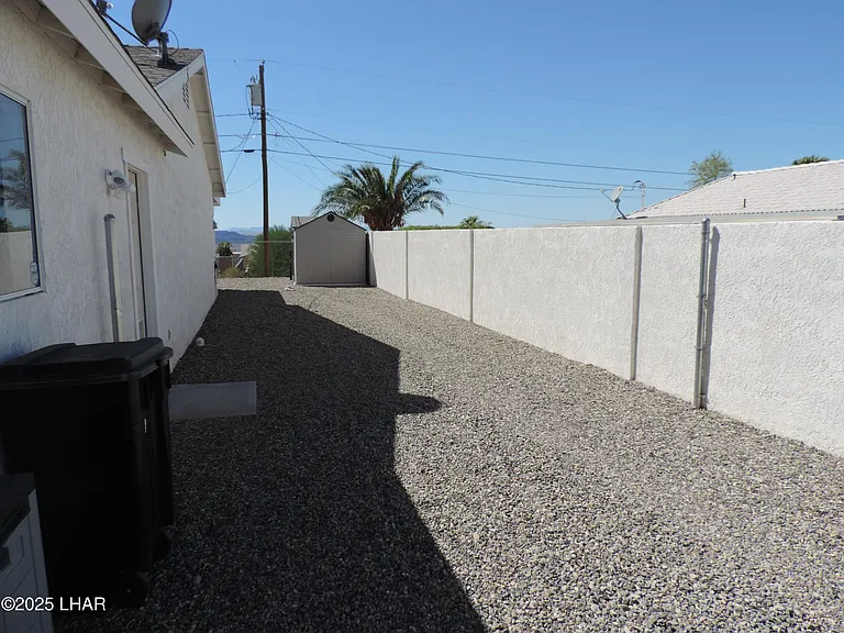 1507 Blackfoot Ln S — Photo 2