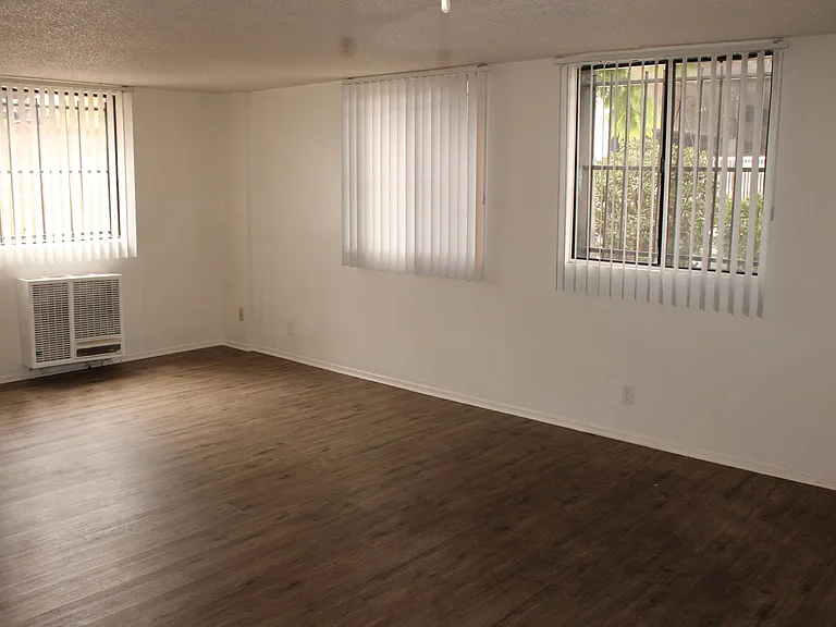 12100 Birch Ave — Photo 14