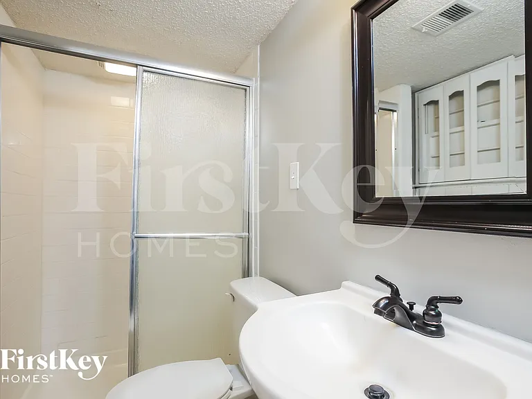804 NE 74th St — Photo 13