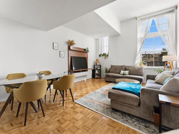 51 Pettee St APT 31, Newton, MA 02464