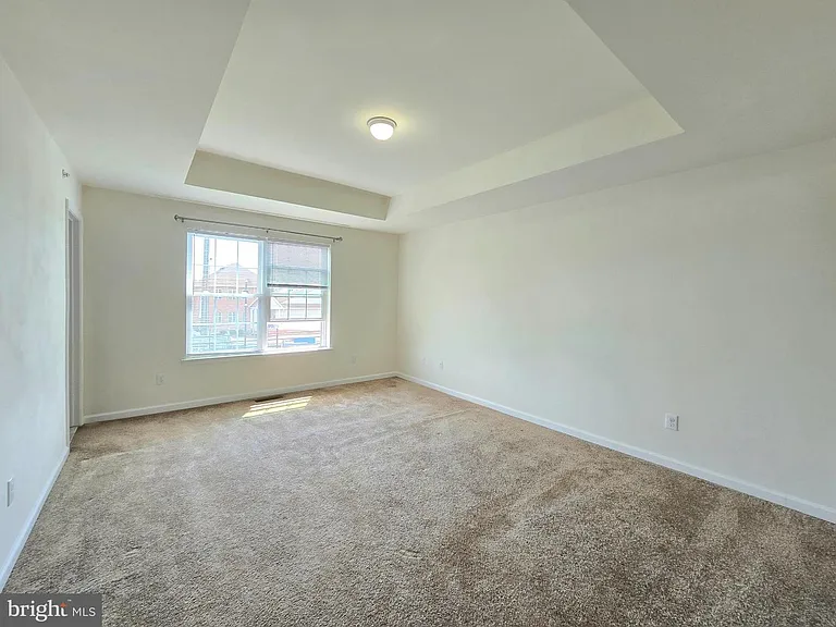 1045 Chapman Cir — Photo 8