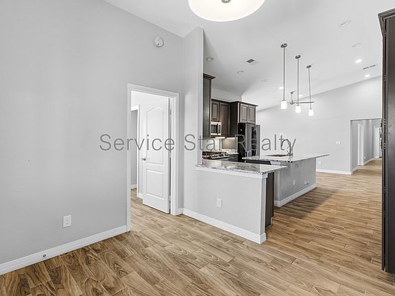 5th image of 1558 W 5th St