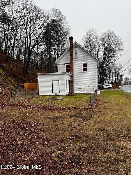 5th image of 42 Warner Hill Road