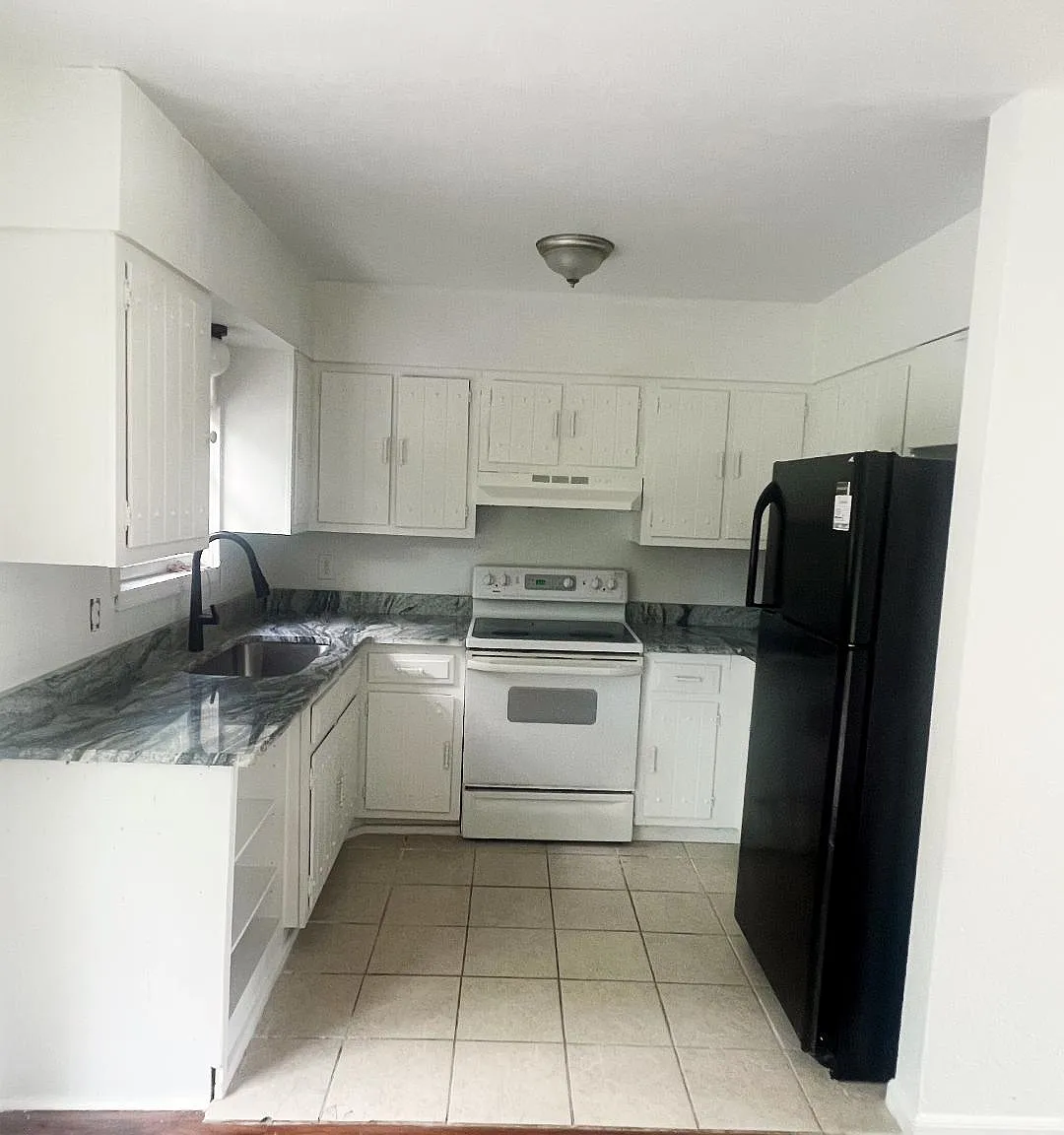 3 bed, 1.5 bath, 1232 sqft, $1,550 — Photo 3