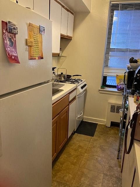 2nd image of 10 Franklin Ave APT 1E