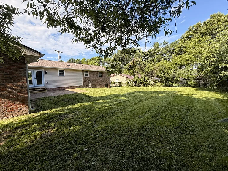 110 Cheryl Ct — Photo 28