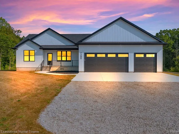 7290 Drexler Rd, Saint Clair, MI 48079