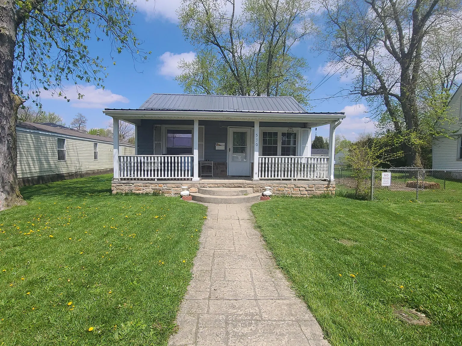 530 E Mark St photo 1