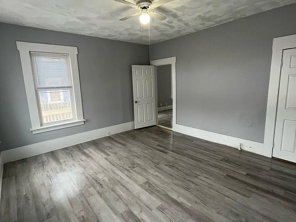 272 Kimball St #2L