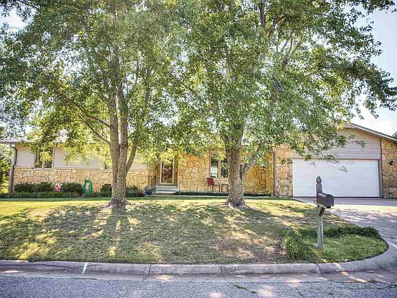 2nd image of 2697 Valley View Dr
