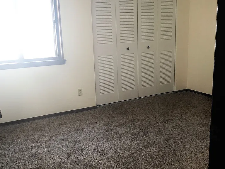1320-1322 W Meadows Dr — Photo 28