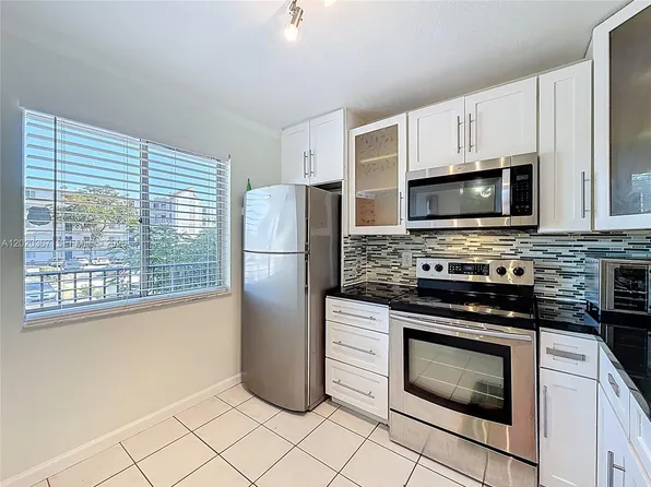 8740 N Sherman Cir APT 206, Hollywood, FL 33025