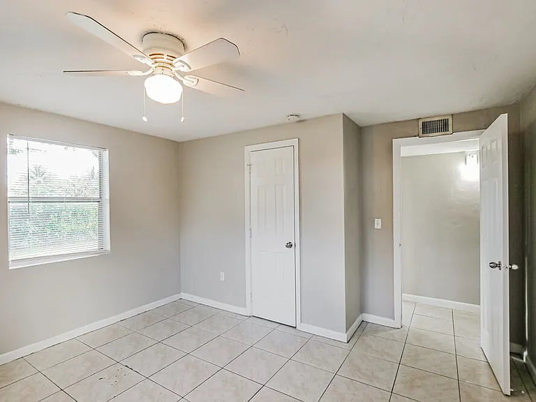 2418 SW 6th Ct — Photo 14