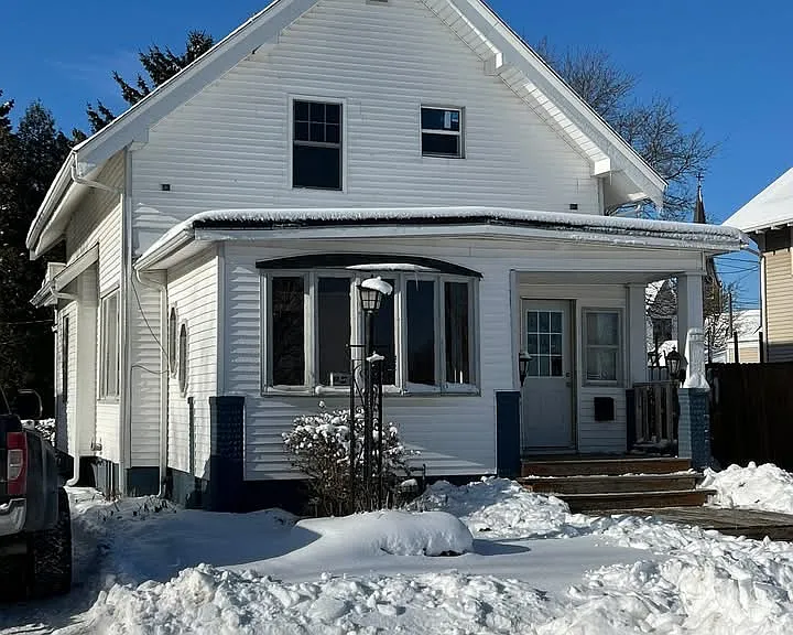 1124 S Lake St — Photo 1