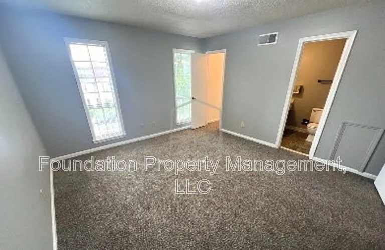 1317 Royal Oaks Cv — Photo 14