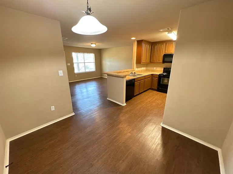 2725 Lovers Ln — Photo 14