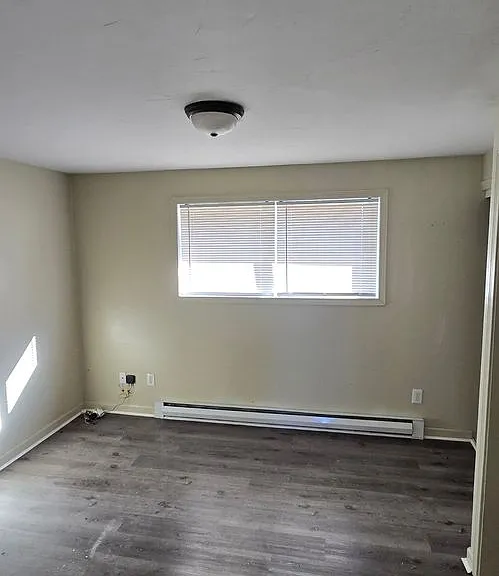312-326 W Collins St — Photo 12