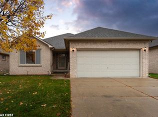 15951 Secretariat Ct, Clinton Township, MI 48035